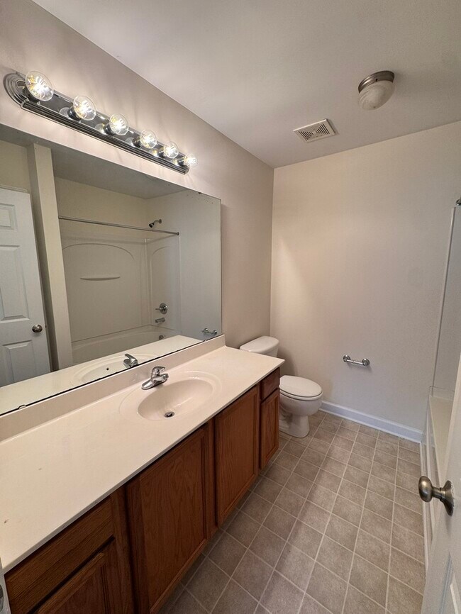 Building Photo - HUGE 3 Bed 3.5 Bath 3 Story Town Home, AVAILABLE NOW!