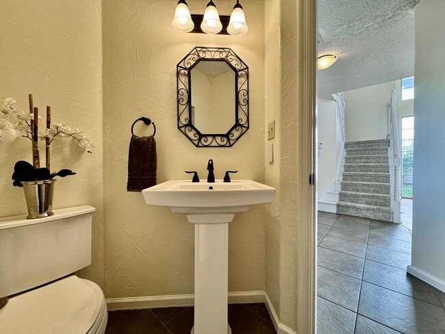 Building Photo - Available 08-08-25 in Cedar Crossing! A Pe...