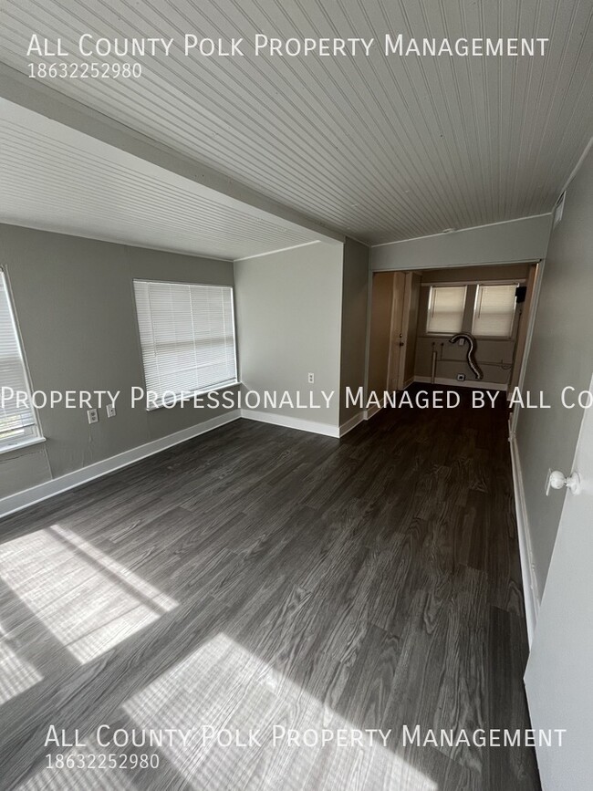 Building Photo - 240 E Maple St