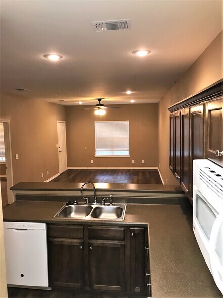 Building Photo - 4245 Castlegate Dr