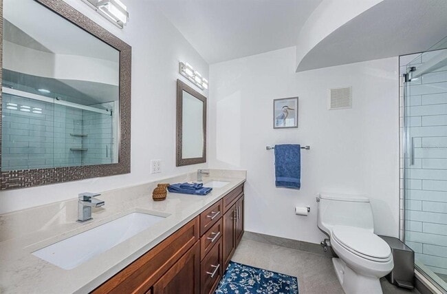 Building Photo - 6083 Bahia Del Mar Cir N