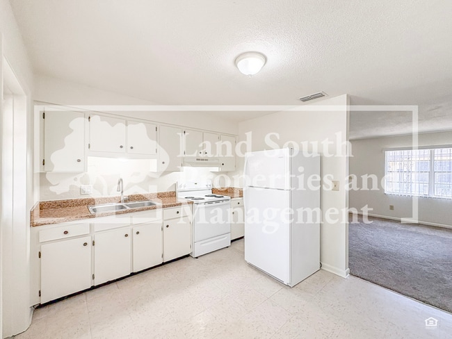 Building Photo - 322 Ariana St