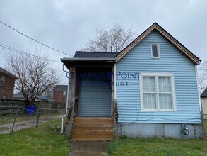 Building Photo - This huge 4 bedroom 1 bathroom house is Now Available!!