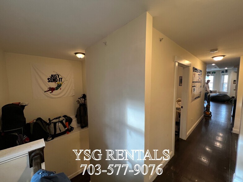 Building Photo - 192 Hillside St