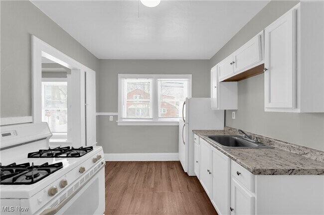 Building Photo - 3219 W 116th St