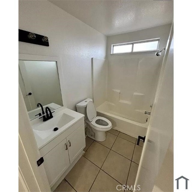 Building Photo - 8848 Oleander Ave