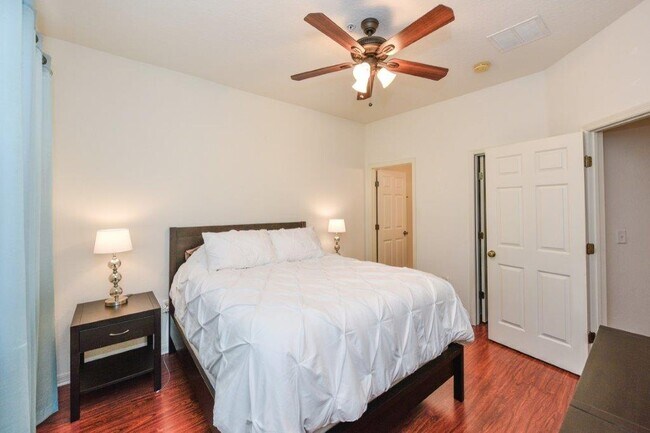 Building Photo - 4211 Via Piedra Cir