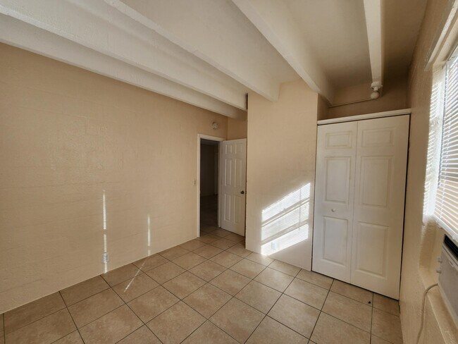 Building Photo - 512 19th St