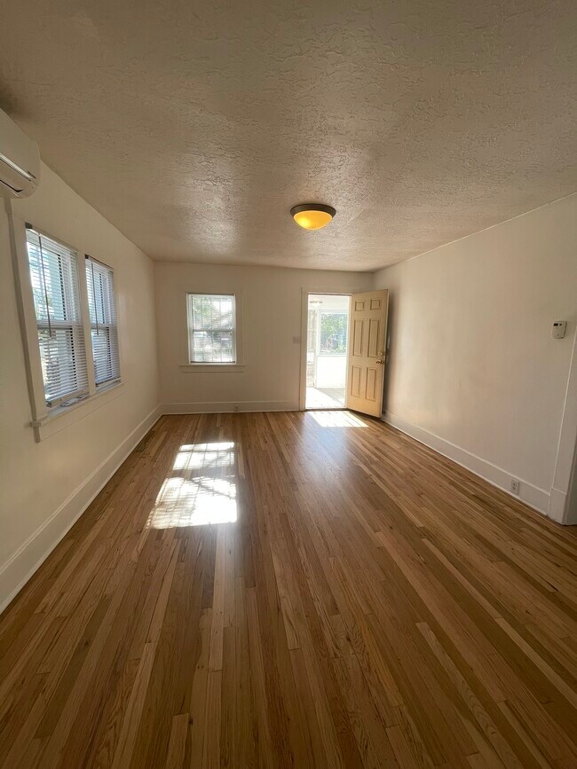 Building Photo - 407 Harvard Dr SE