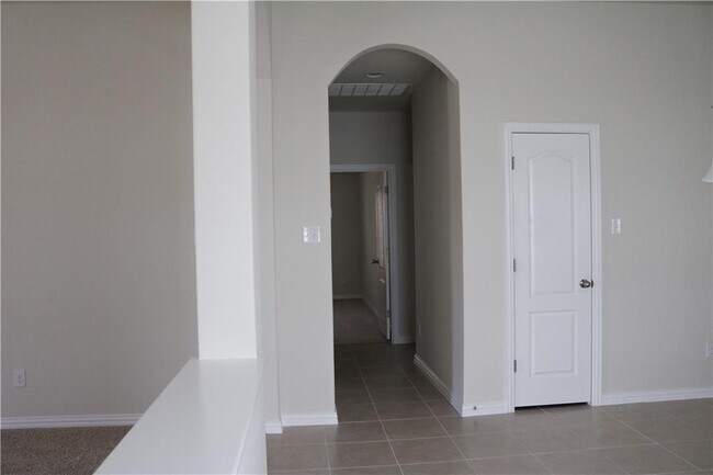 Building Photo - 913 Wolcott Dr