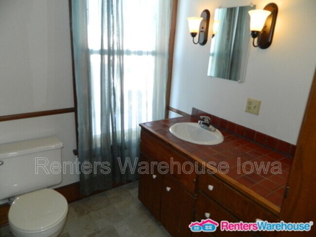 Building Photo - 1008 S Jefferson Way