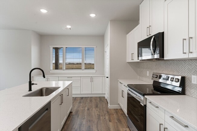 Building Photo - AVAILABLE NOW! 3 BEDROOM TRIPLEX LOT LOCATED ON 1-ACRE LOT IN MIDLOTHIAN, TX!