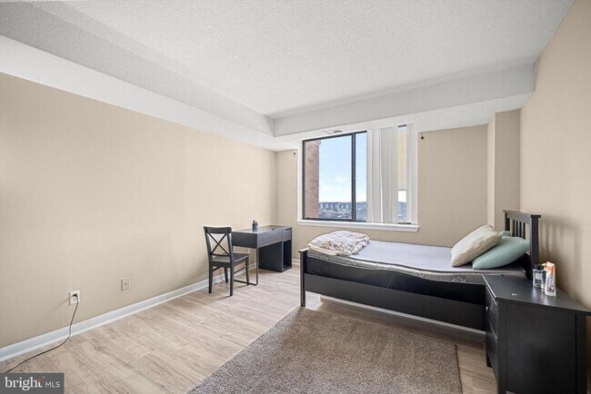 Building Photo - 3709 S George Mason Dr