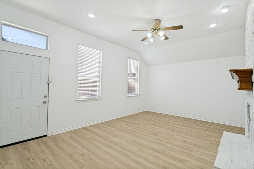 Building Photo - 1745 Woodstream Ln