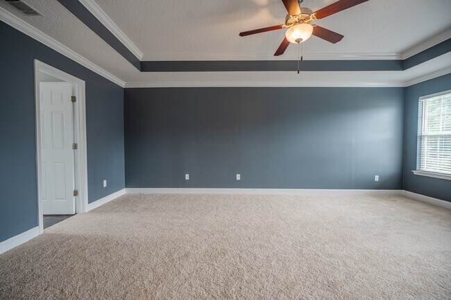 Building Photo - 717 Highgrove Ct