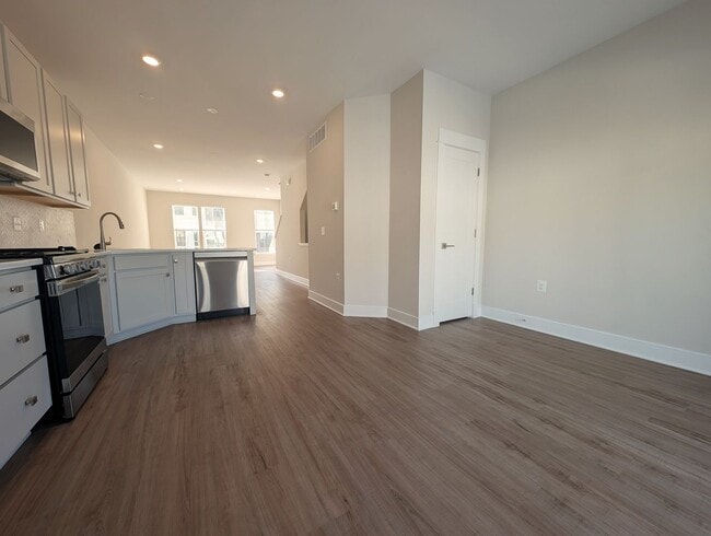 Building Photo - Brand New, Never Lived in!