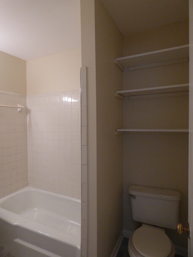 Building Photo - ORR731/733