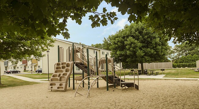 Building Photo - Lakeside Gardens