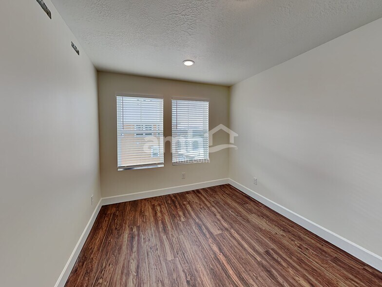 Building Photo - 6051 W Copperhawk Dr