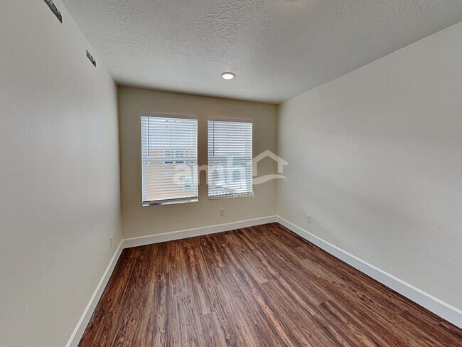 Building Photo - 6051 W Copperhawk Dr