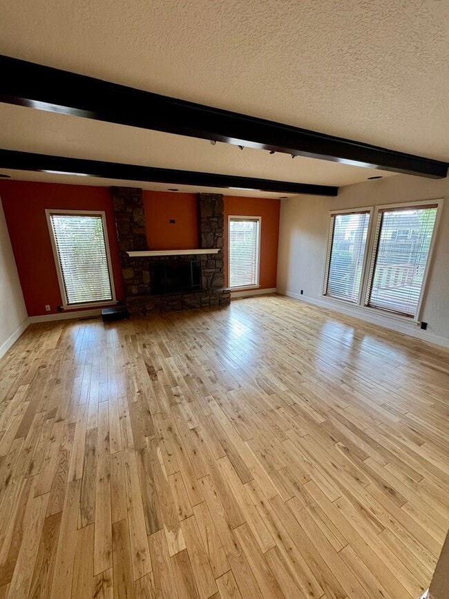 Building Photo - 3 Bedroom 2.5 Bath total 2,448 Square feet
