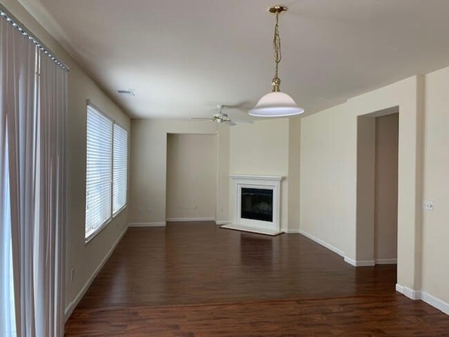 Building Photo - Five Bedroom Home In gated Serrano
