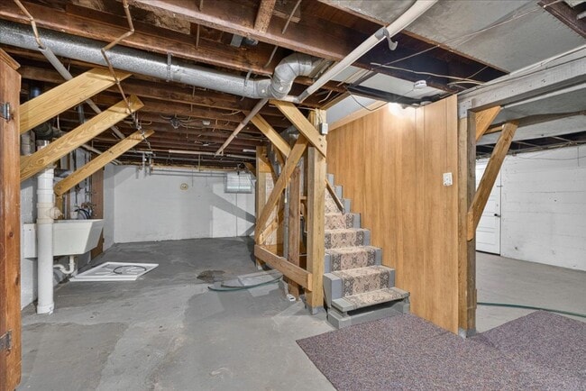 Building Photo - 7325 Sutherland Ave