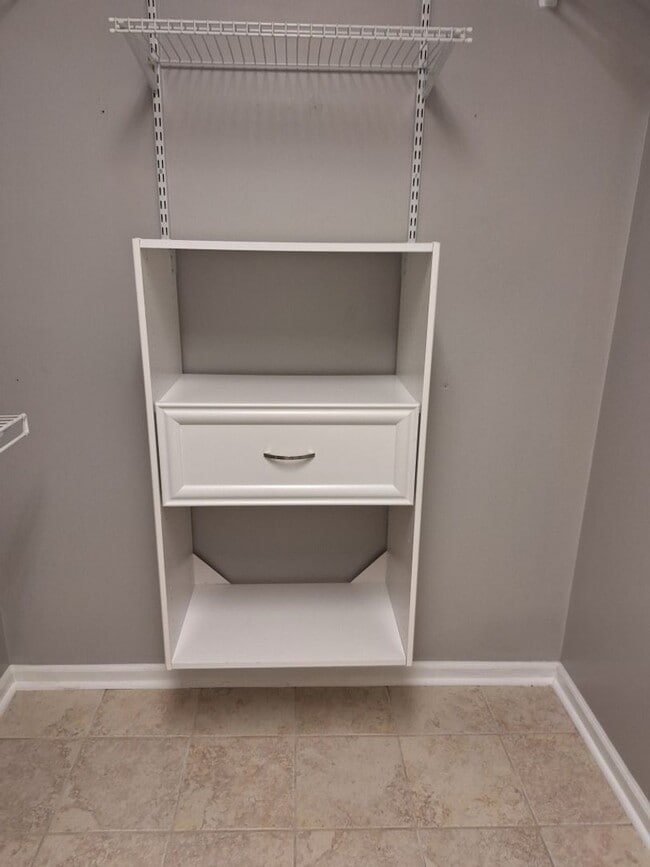 Building Photo - 4bd/3 bath located in desirable neighbor in Fox Den Subdivision in West Knoxville