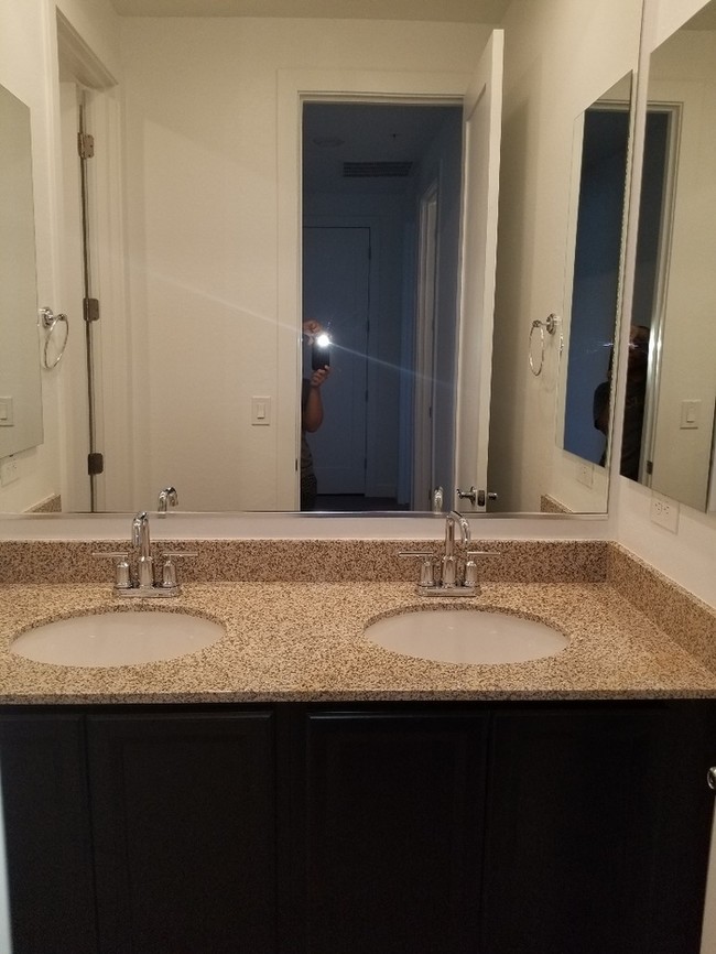 Building Photo - AMAZING TOWNHOME IN MCQUEEN AND OCOTILLO