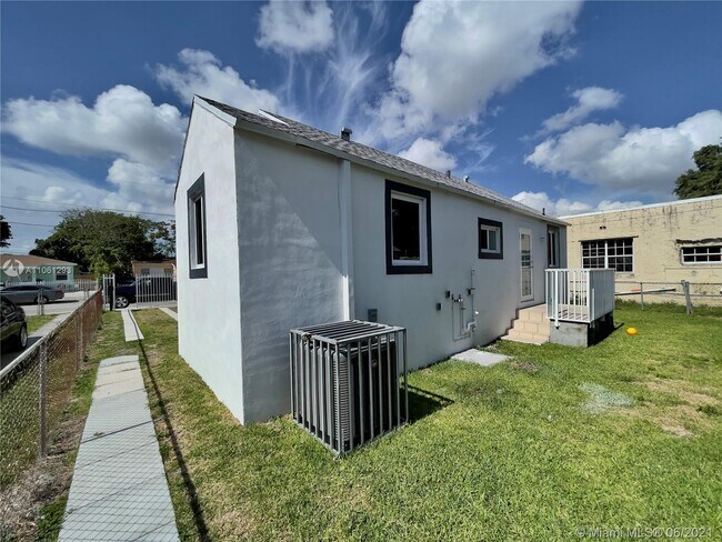 Building Photo - 1551 NW 55th St