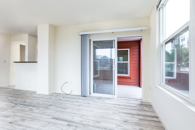 Building Photo - Spacious Ingleside Heights Condo w/ Private Patio & Parking!