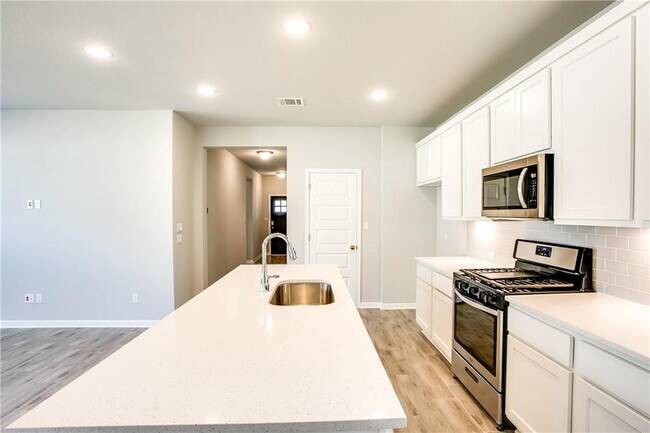 Building Photo - 2801 Stone Branch Dr
