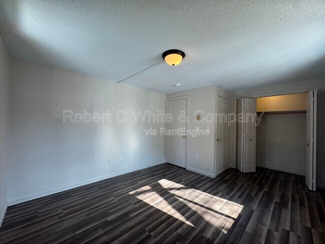 Building Photo - 195 Burgundy Hill Ln