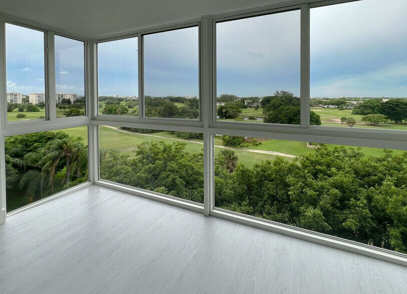 Building Photo - 2202 S Cypress Bend Dr