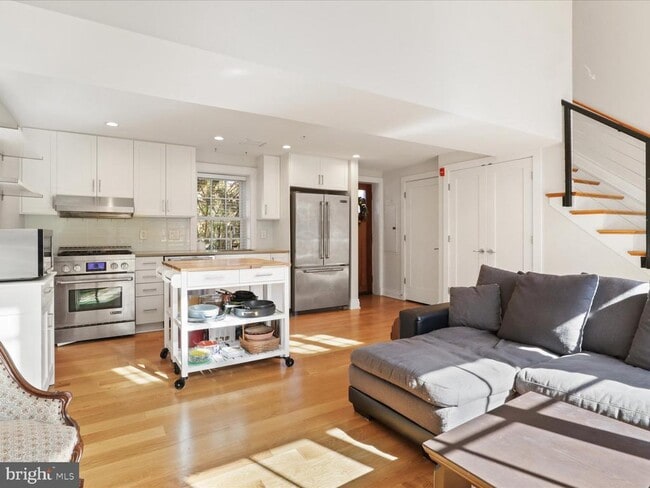 Building Photo - 631 D St SE