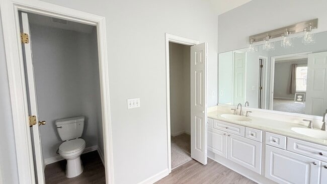 Building Photo - 1496 Brentwood Dr