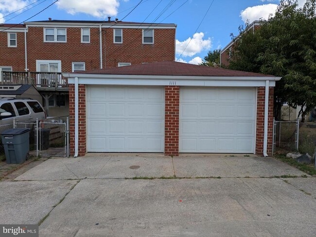 Building Photo - 1111 Circle Dr