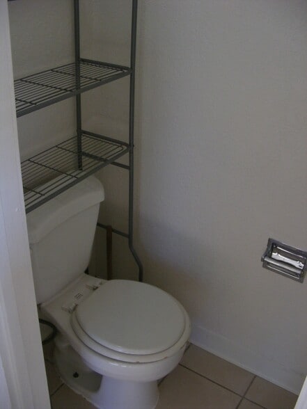 Building Photo - 115 N Park St