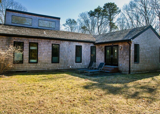 Building Photo - 5 Southwood Ln