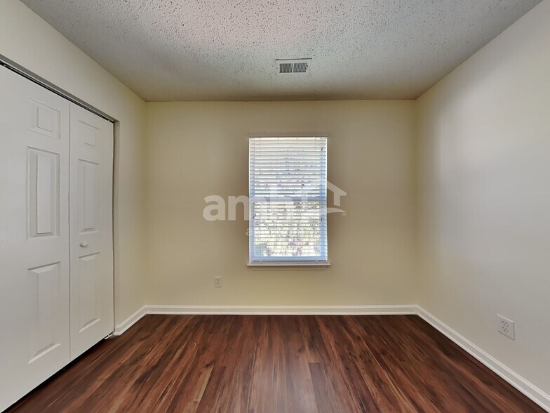 Building Photo - 139 Julian Pond Ln