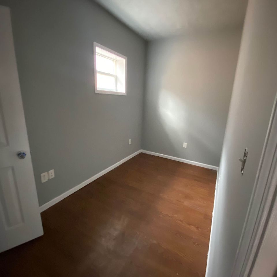 Building Photo - 446 6th Ave