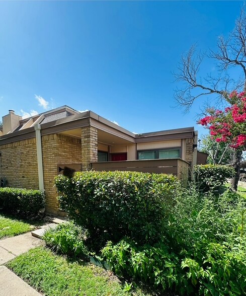 Building Photo - 3121 Park Ln