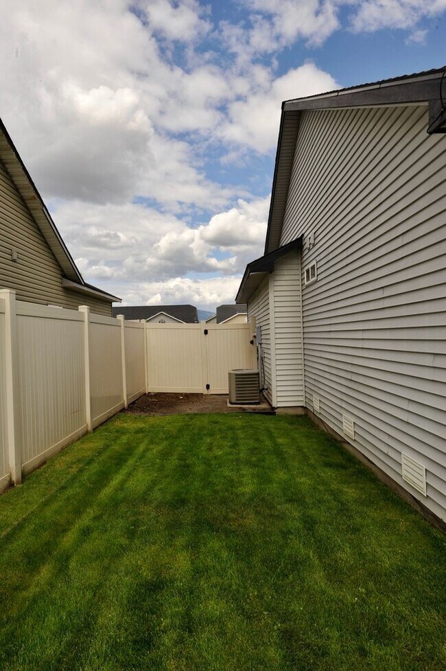 Building Photo - 3 bed 2 bath Rancher near Post Falls High School