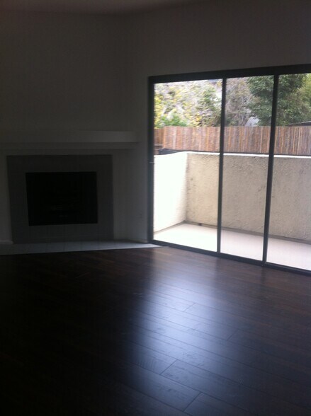 Building Photo - 930 S Venice Blvd