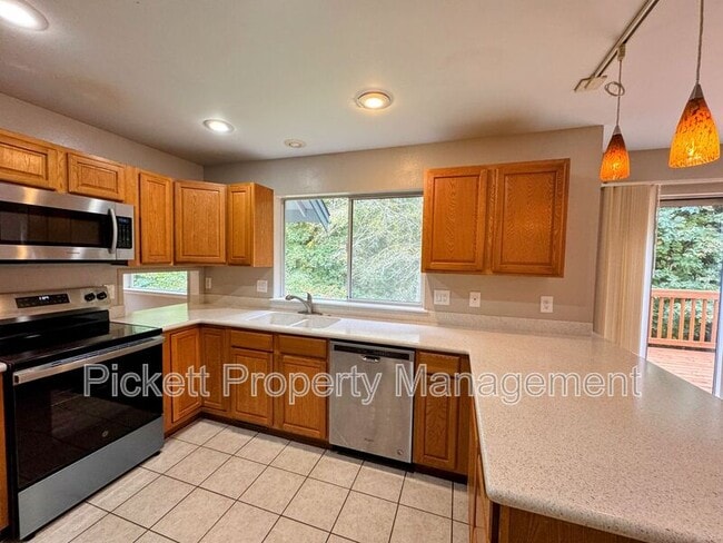Building Photo - 1081 NE Shadybrook Ct