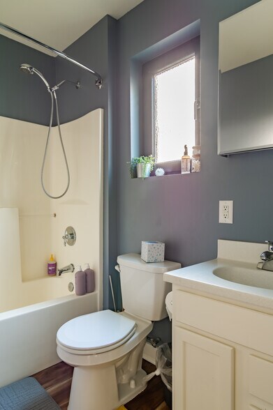 Building Photo - 1629 13th Ave