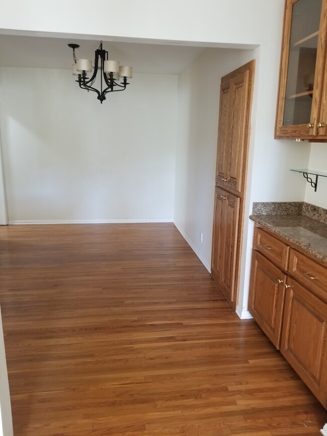 Dining room - 168 Lamour Dr