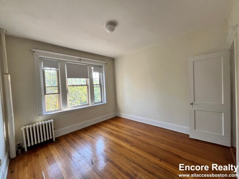 Building Photo - 1751 Beacon St