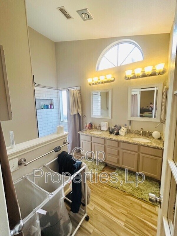 Building Photo - 6338 Broadmeadow