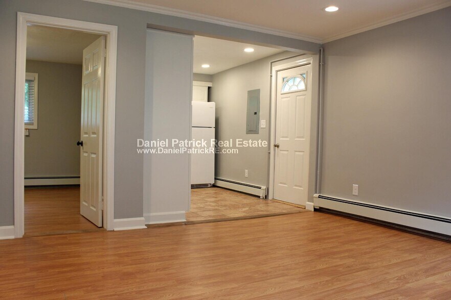 Building Photo - 120 Blithewood Ave